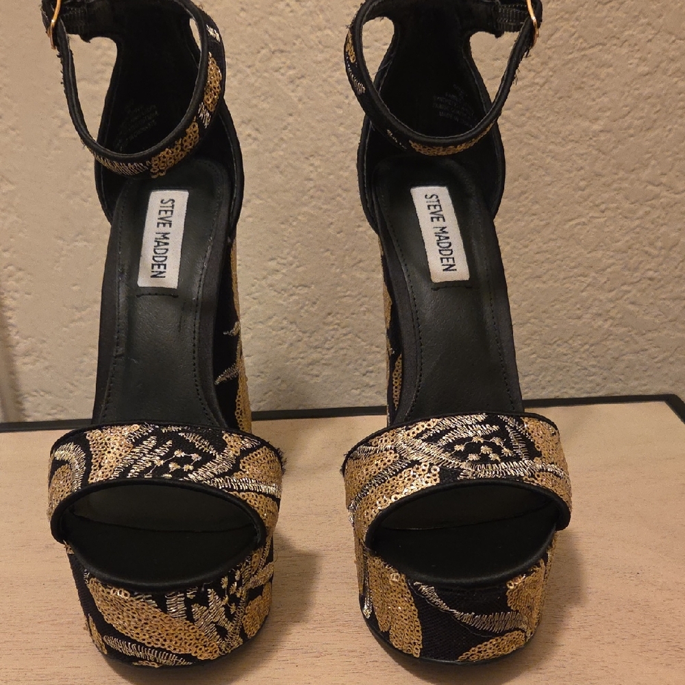 Steve Madden Black and Gold Patterned Heels